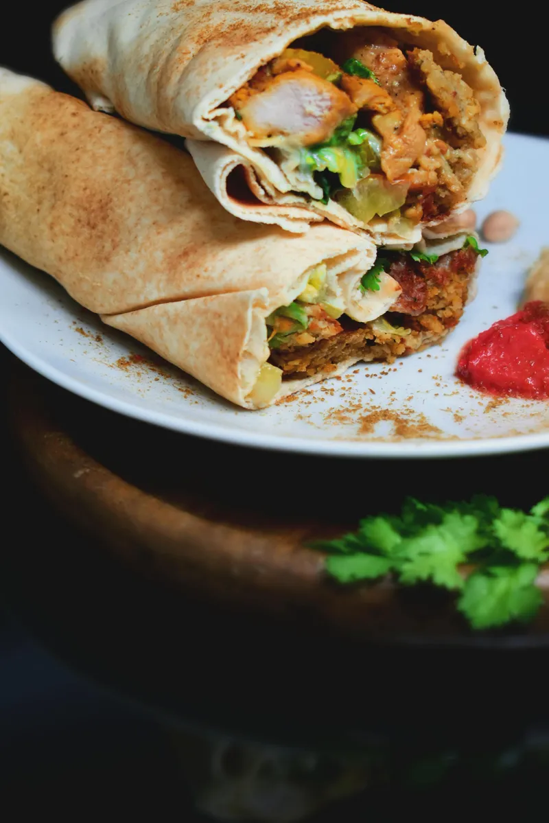 Imagen del artículo: Wrap de Pollo y Vegetales con Hummus: Receta Saludable 🌯